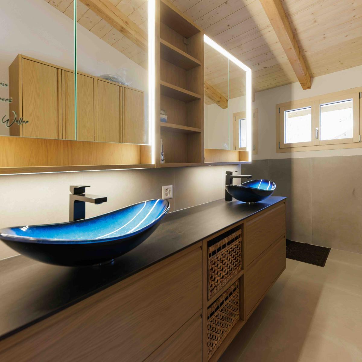 Malerarbeiten und Wandgestaltung bei der Wohnungssanierung in Diemtigen inklusive Badezimmer